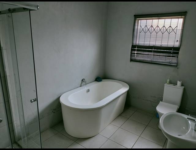 3 BEDROOM FREEHOLD FOR SALE IN REYNO RIDGE